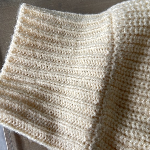 Windsor Ivory off the shoulder cropped cotton sweater size small NWT - Picture 8 of 8